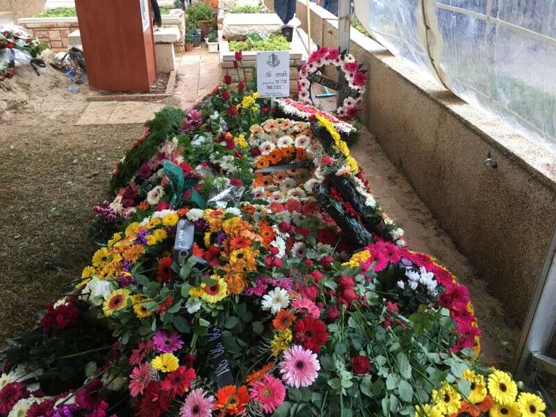 מאות ליוו את שירה צור בגשם שוטף // צילום: מישל דוט קום